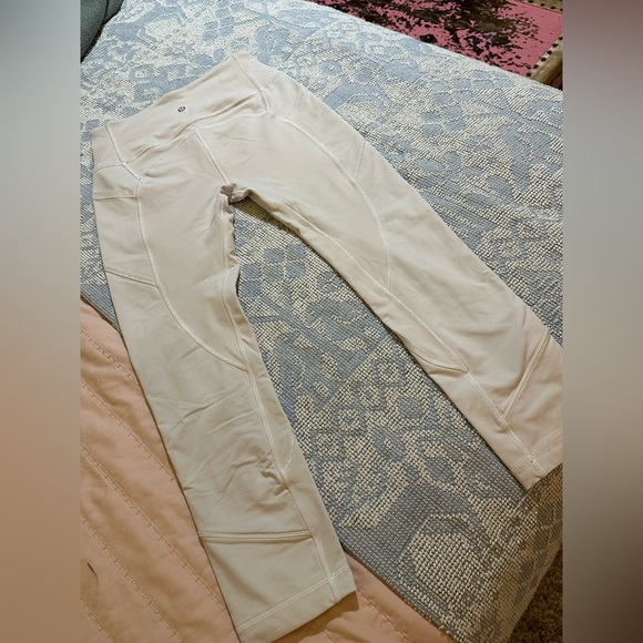 LULULEMON White Cropped Leggings w/pockets sz 6 - Picture 5 of 8
